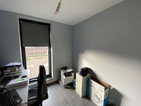 Goed gelegen appartement met twee slaapkamers en een zonnig terras. - Photo 2