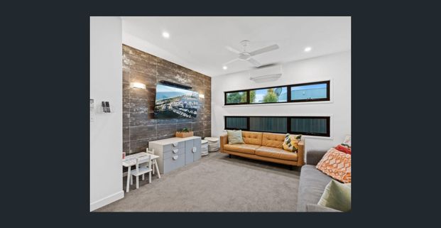 Stunning Contemporary Family Home - - Photo 1