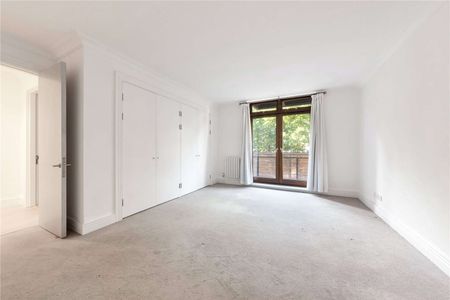 A two bedroom, unfurnished, apartment situated on the second floor of this prestigious development located in the heart of St Katharine Docks. - Photo 3