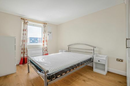 Wards Wharf Approach, E16, London - Photo 3