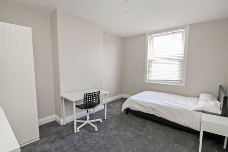 3 bedroom terraced house to rent - Photo 4