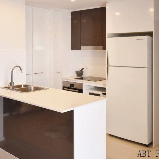Come Home To Something Special At This Apartment. Unbeatable Location â Walk To Transport, Shops, Park And Bikeway - Photo 1