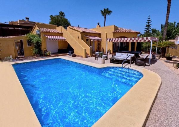 Beautiful independent chalet with 2 bedrooms and pool between Altea and Alfaz del Pi – #AC-05482