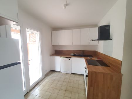 Location Maison 4 pièces 83m² CUERS 83390 - Photo 3