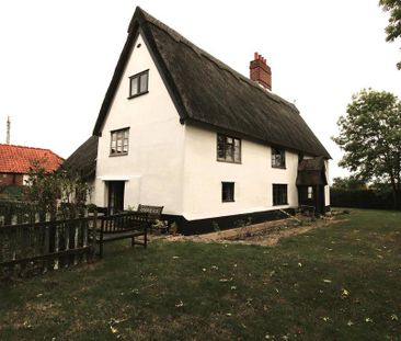 4 bedroom semi-detached house to rent - Photo 5