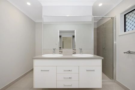 Relaxed Living with Pool and Outdoor Entertaining - Photo 3