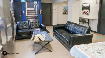 Suite 208 (Upper) - Photo 4