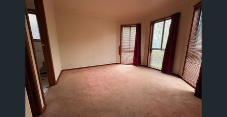 21 Sainsbury Avenue, Hillside, Vic 3037 - Photo 3