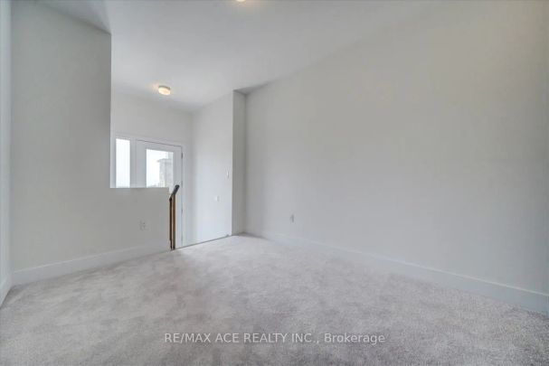 Condo Townhouse For Lease | E9033646 - Photo 1