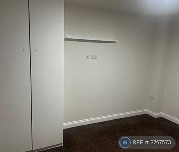 4 bedroom semi-detached house to rent - Photo 2