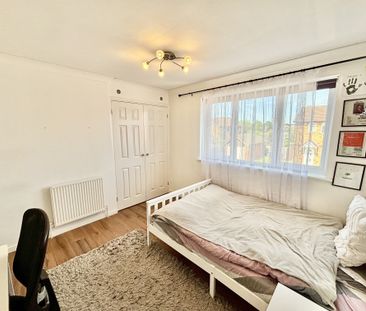 Christopher Close, Peterborough - Photo 6