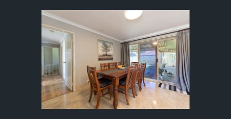 Beautifully renovated 4-bedroom, 2-bathroom family home - Photo 2