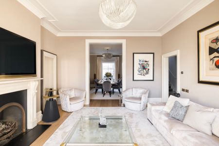 Palace Gate - Photo 2