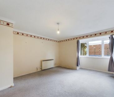 Oaklands Court, Chichester - Photo 2