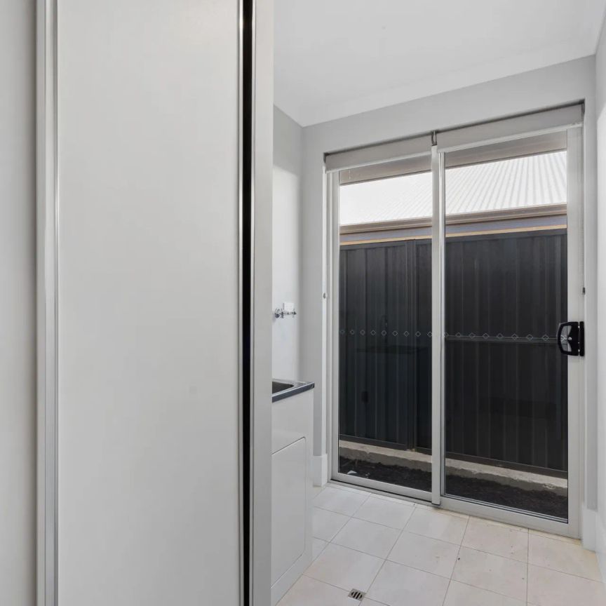 39 Kalbarri Way, - Photo 1