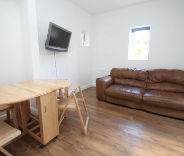 2 bedroom property to rent - Photo 1