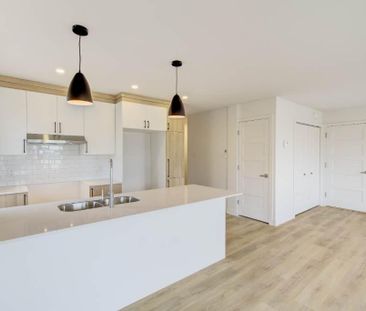 5 1/2 neuf, Les Coteaux, TRIPLEX ! JUIN - JUILLET 2025 rue Lippée - Photo 2