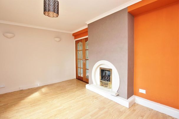 2 bedroom end of terrace house to rent - Photo 1