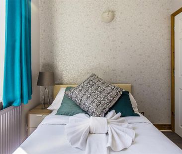 5 bedroom flat to rent - Photo 3