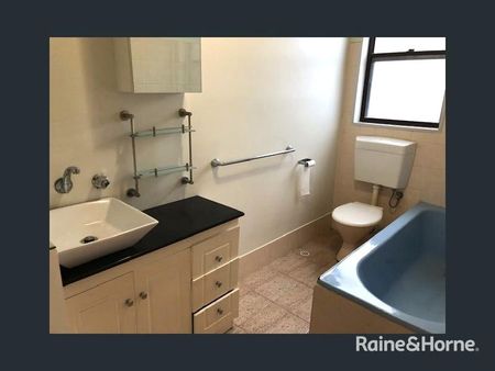1 bedroom unit in great location - Photo 3