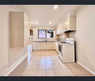 2/68 Madeleine Road, Clayton, Vic 3168 - Photo 1