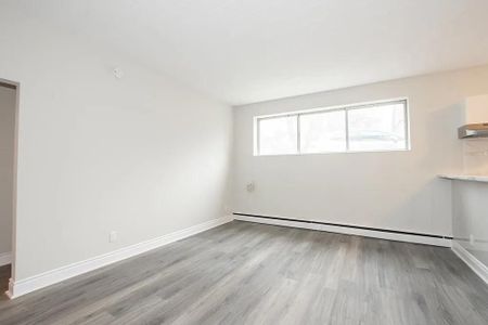 For Lease - 5 Napier Street, St. Catharines, Ontario - Photo 5