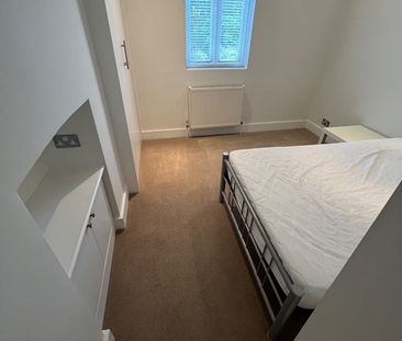 2 Bed Flat, Birkbeck Road, SW19 - Photo 2