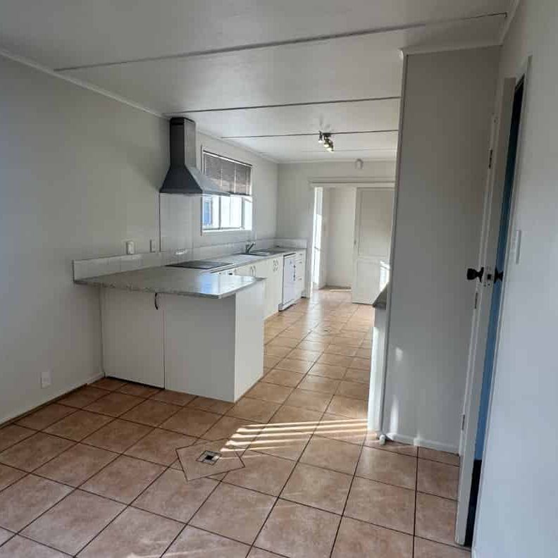 mangere east - Photo 1