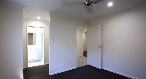 Modern 4 bedroom home with Air con. - Photo 1