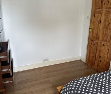 Room in a Shared House, Boswell Road, CR7 - Photo 2