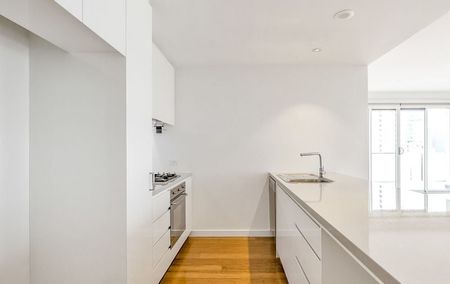 Modern apartment displaying both style and space! - Photo 2