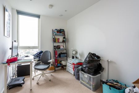 3 bedroom flat to rent - Photo 5