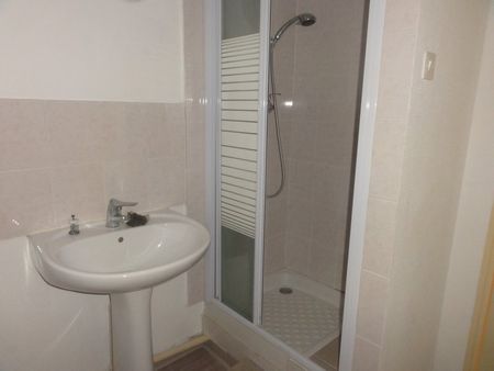 Location Appartement 4 pièces 88m² LE CREUSOT 71200 - Photo 4