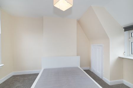 4 Bed Flat, Denning Avenue, CR0 - Photo 5