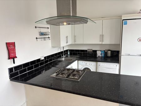 3 Bed Flat, Cecile Park, N8 - Photo 4