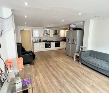 7 Bed Property With Ensuites - STUDENT ONLY - Photo 5