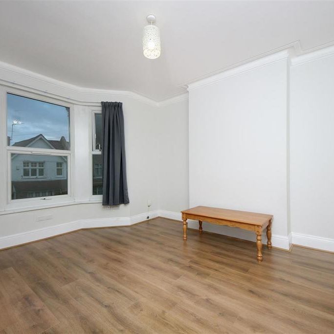4 bedroom flat to rent - Photo 1
