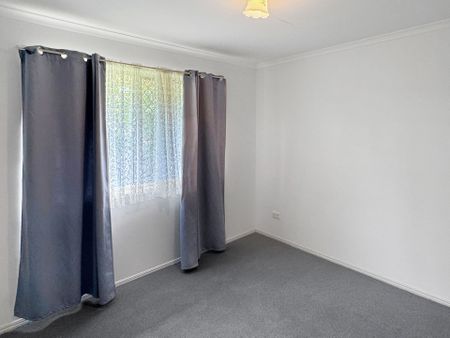 Quality 3 Bedroom Brick in a Quiet Area - Photo 3