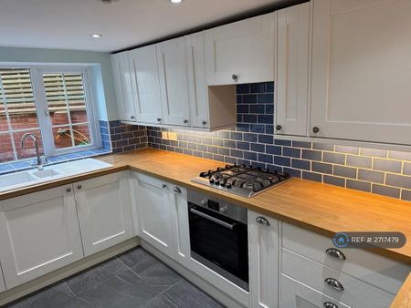 2 bedroom semi-detached house to rent - Photo 4