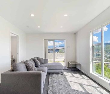 Welcome to 98a Woodman Drive in Tawa. - Photo 3