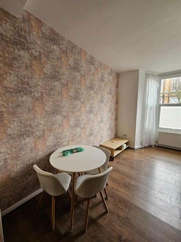 Blackstock Road, Finsbury Park, London, N4 - Photo 3