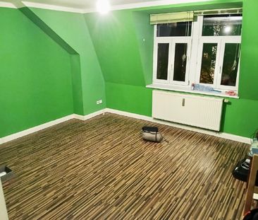 Raffiniert wohnen unterm Dach! - Foto 1