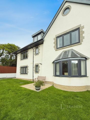 2 bedroom flat to rent The Oaks, Barton on Sea - Photo 5