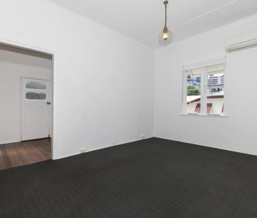 Renovated Inner-City Worker's Cottage – Walk to Everything! - Photo 5