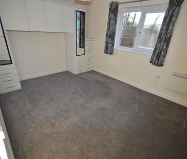 1 bedroom semi-detached house to rent - Photo 5