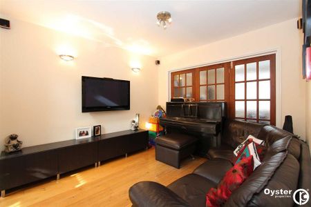 3 bedroom semi-detached house to rent - Photo 3