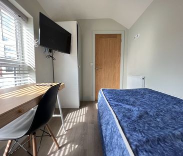 3 bed Apartment for Rent - Photo 3