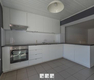 CHARMANTE RIJWONING MET 2 SLAAPKAMERS IN HET CENTRUM VAN MAASEIK. - Photo 2