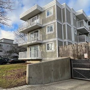 CONDO-renovated-BRIGHT-dishwasher-LAUNDRY-2 balconies-CLEAN - Photo 2