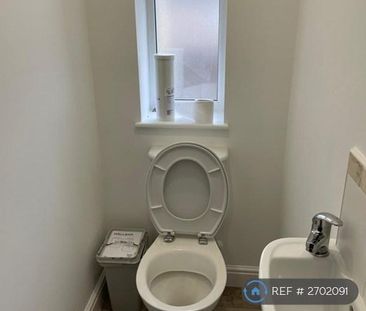 1 bedroom in a house share to rent - Photo 5